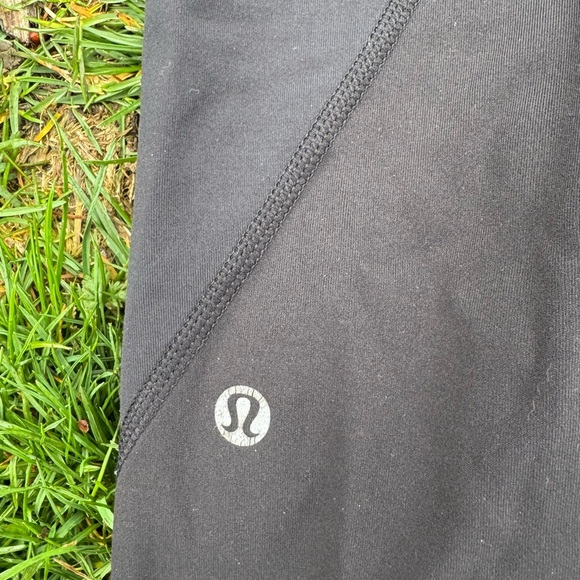 LuLuLemon Leggings (with zippers) - Picture 4 of 4